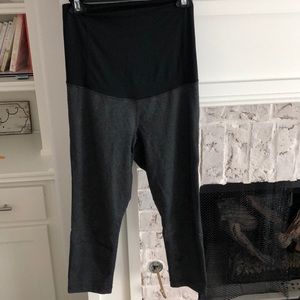 Maternity yoga crops